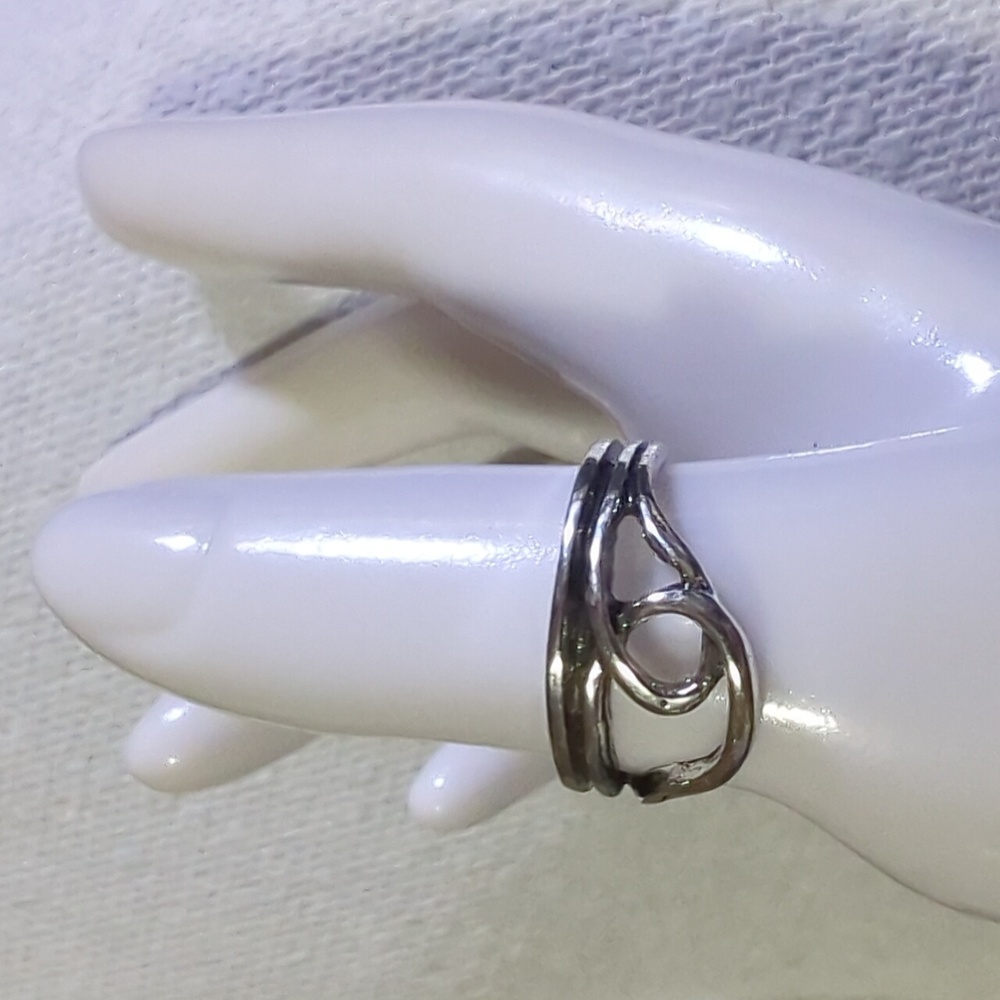Thumb/Finger KNOT Ring  Stainless Steel Band Statement Ring Size 8 NWT